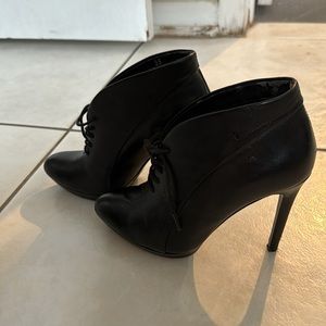 Black boots fits like 6.5